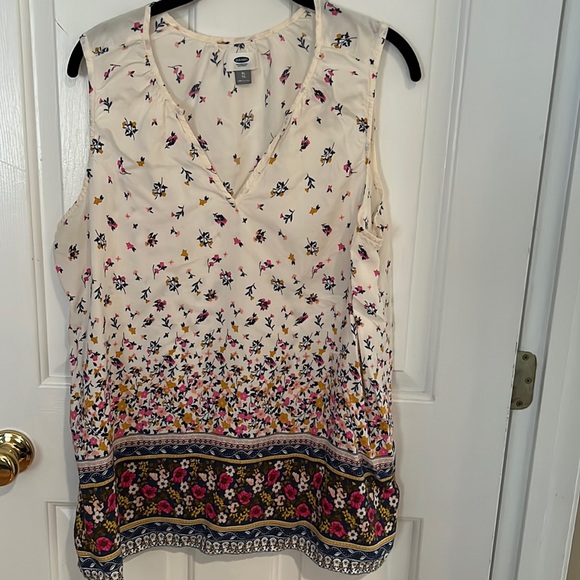 Sleeveless top - Picture 1 of 5